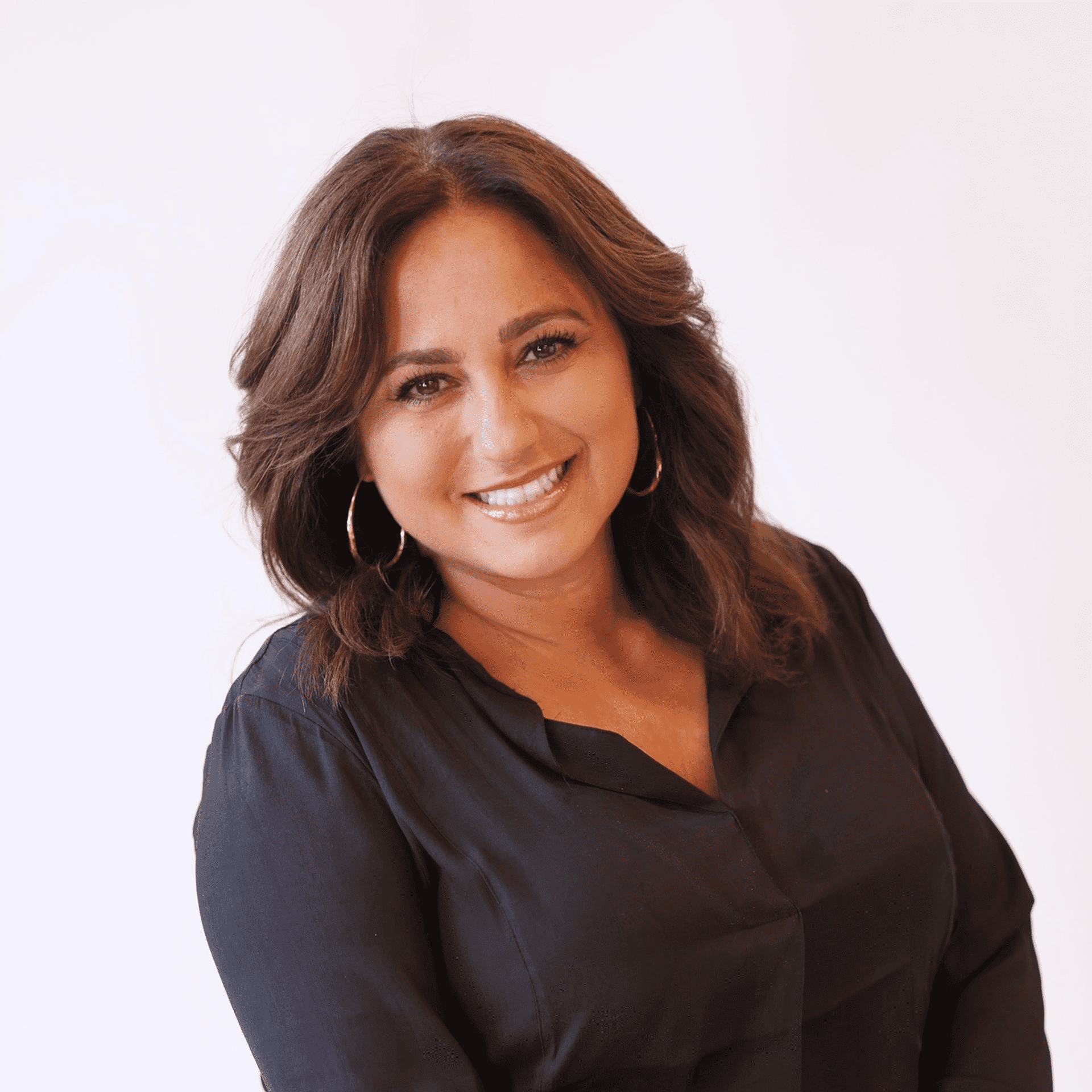 Portrait of Lisa Colosi, a professional stylist at AILISH & ASTON SALON AND SPA, showcasing their expertise and style.